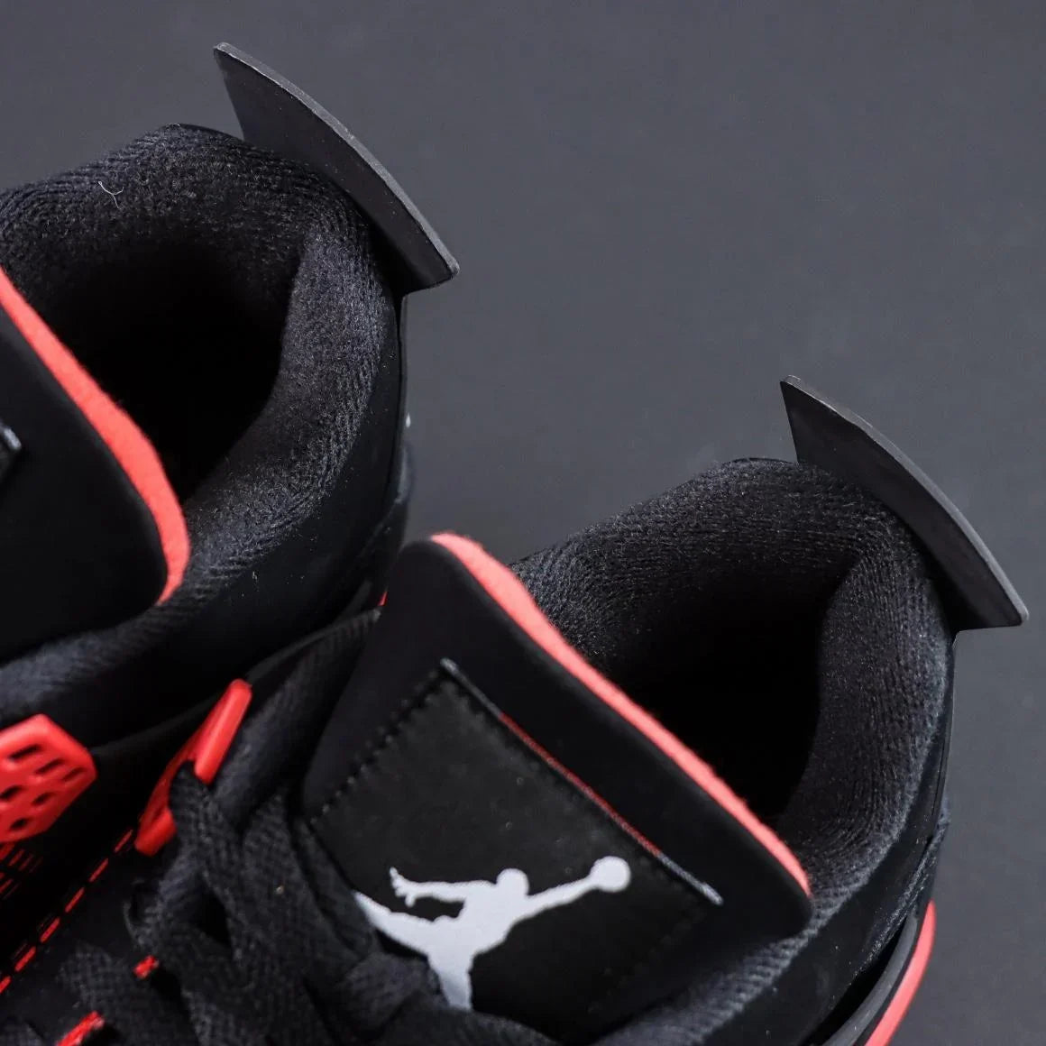 AJ4 Noir et Rouge