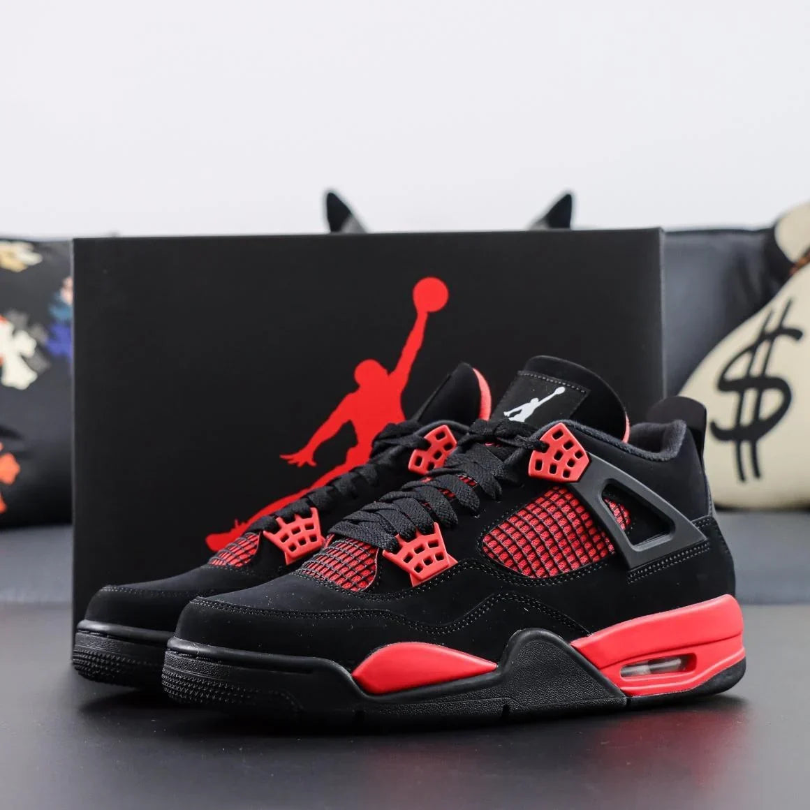 AJ4 Noir et Rouge